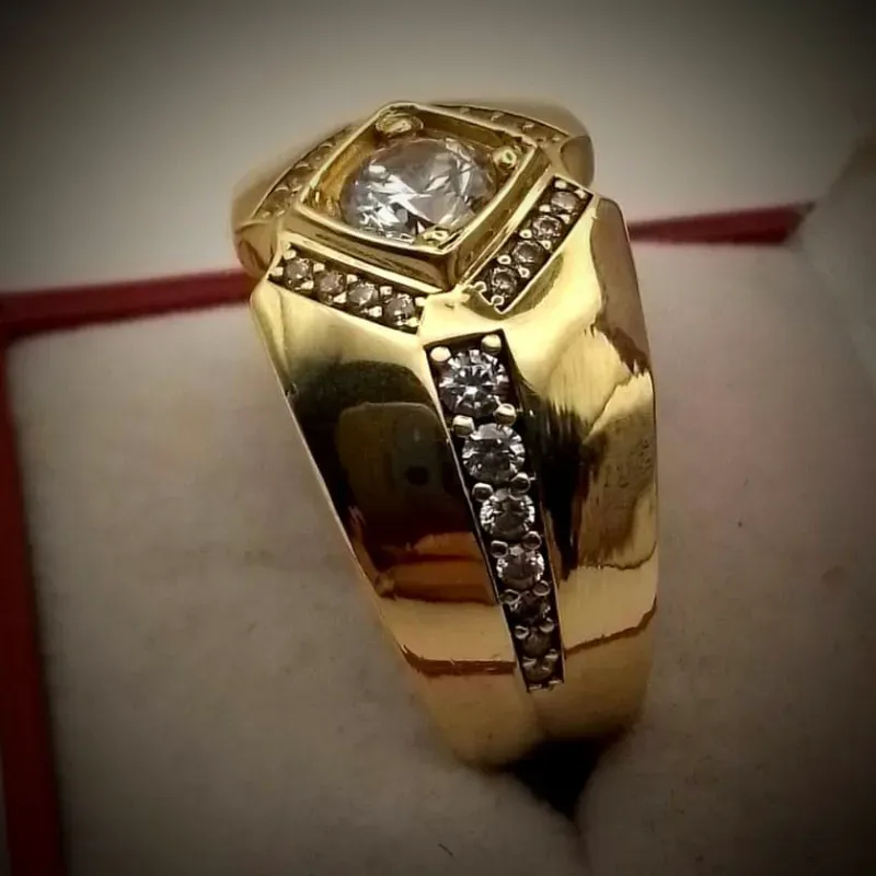 Anillo Con Volumen Tejido por Dentro Con Circones Blanco