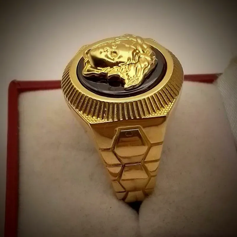 Anillo Con Volumen Versace Con Malla en el interior