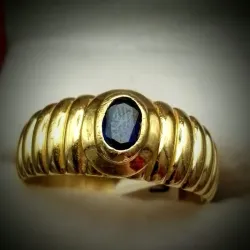 Anillo con zafiro