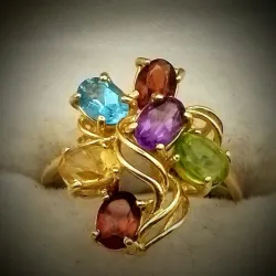 Anillo de coctel de gemas macizo