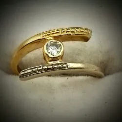 Anillo de compromiso de una sola pieza 14K