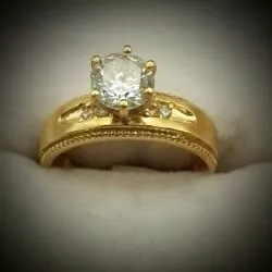 Anillo de compromiso fuerte de una sola pieza 14K