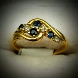 Anillo de corazón con brillante y zafiro