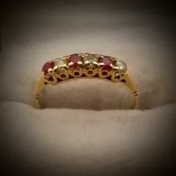 Anillo Con Circones Blancos y Rojo Fuerte