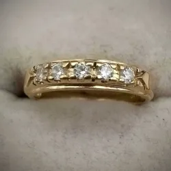 Anillo Estilo Alianza Con 5 Circones Blancos Redondos