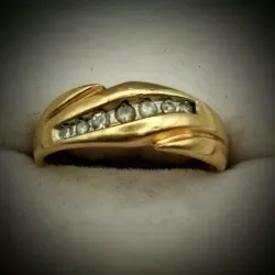Anillo Estilo Alianza de Compromiso Con Brillantes 10K
