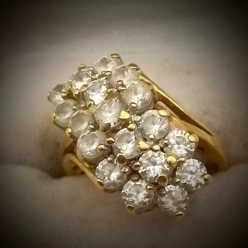 Anillo Estilo Almendra Con Circones Blanco De Joyería