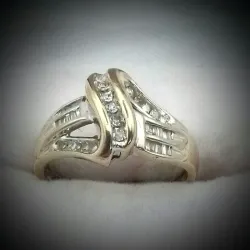 Anillo Estilo Lazo con brillantes