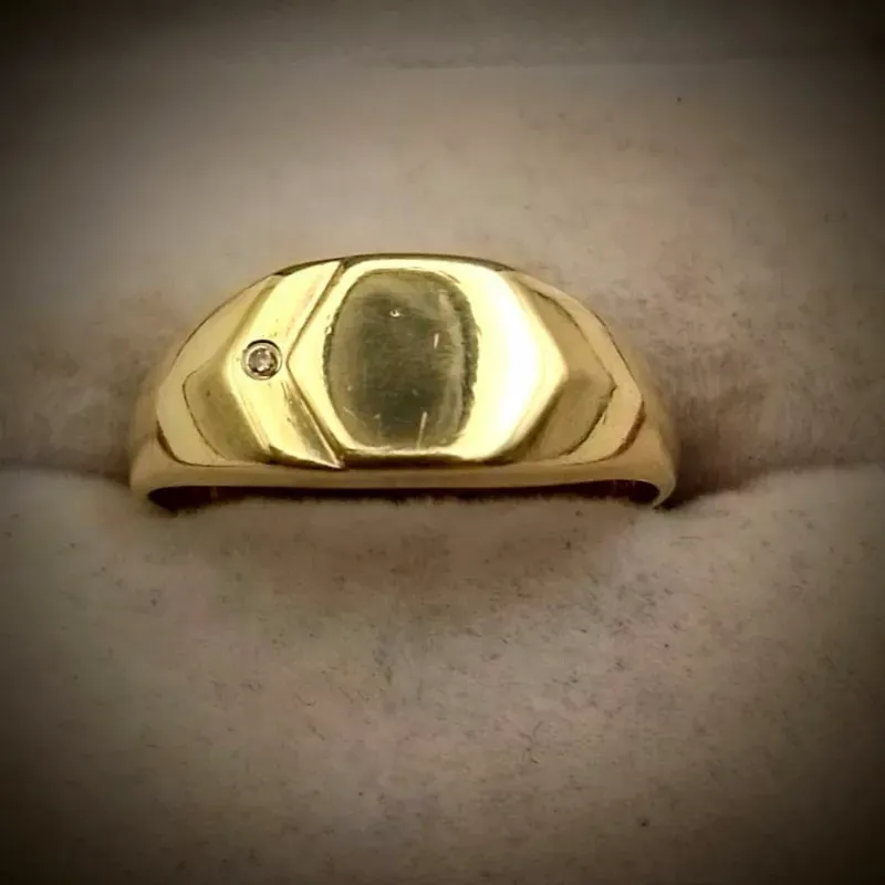 Anillo Estilo Sello con Brillante