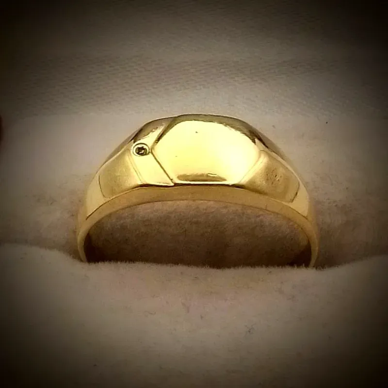 Anillo Estilo Sello con Brillante