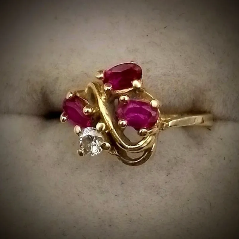 Anillo Exclusivo Circones Rojos y Blanco