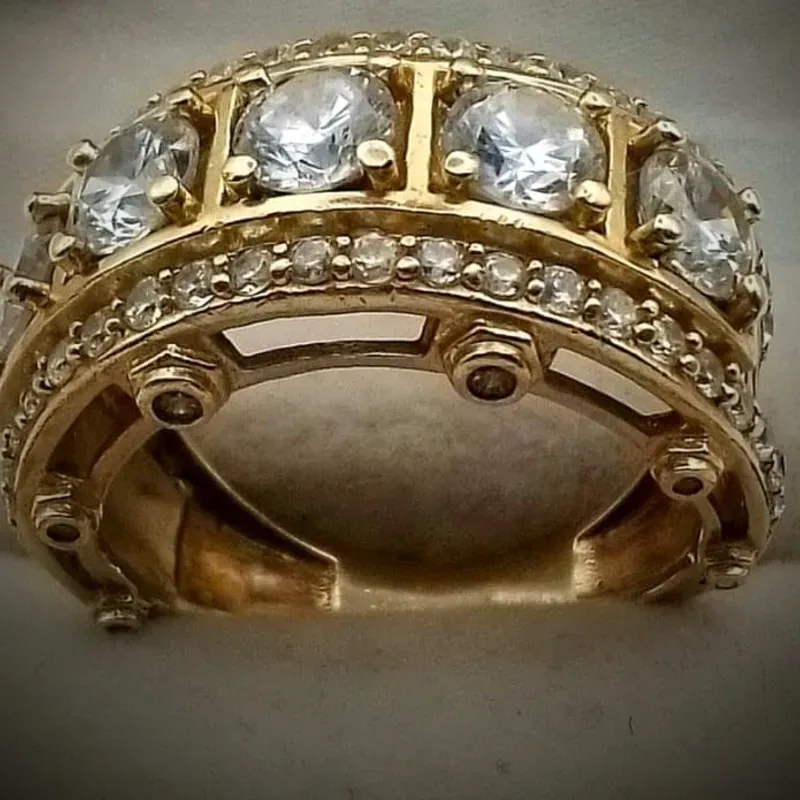 Anillo Exclusivo Circular Con Volumen Estilo Alianza Combinada Con Circones Blancos de Varias Medidas