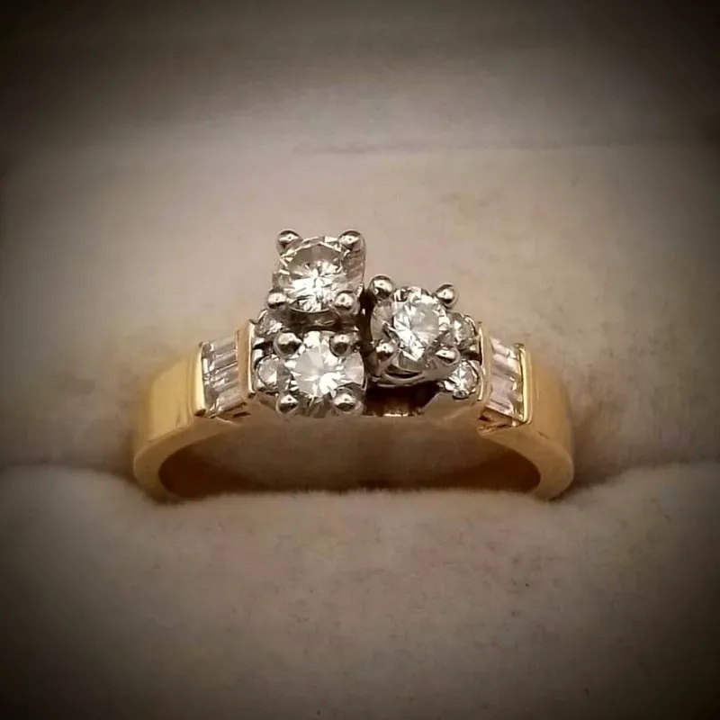Anillo Exclusivo Con Brillantes Grandes em Baguette