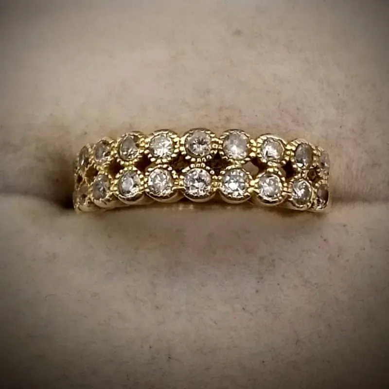 Anillo Exclusivo Con dos Hileras de Circones Pequeños Redondos