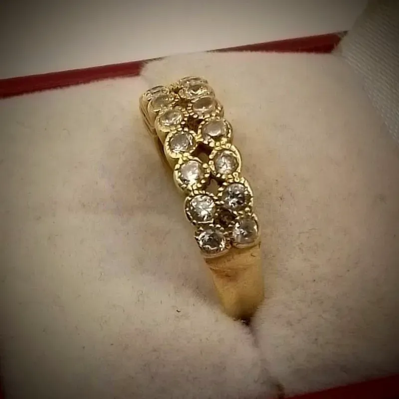 Anillo Exclusivo Con dos Hileras de Circones Pequeños Redondos