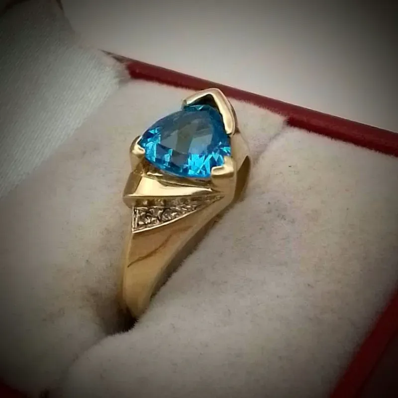 Anillo Exclusivo Con Imitación de Agua Marina Forma De Corazón