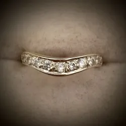 Anillo Exclusivo en Forma de Ola con Brillantes