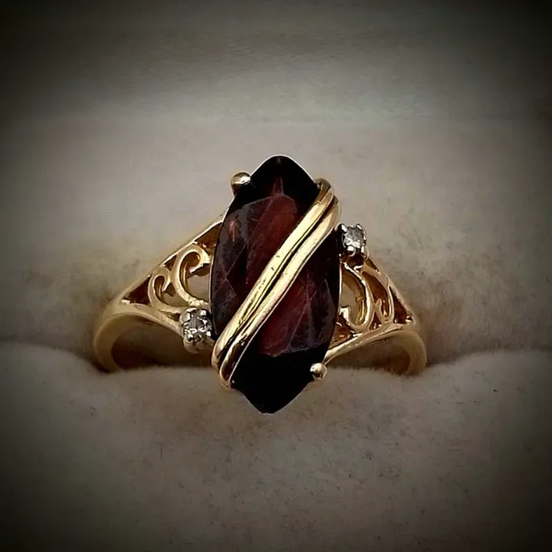 Anillo Exclusivo Estilo Almendra Con Gema Alejandrina