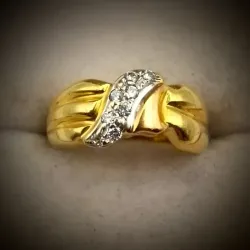 Anillo Forma de Lazo con Brillante