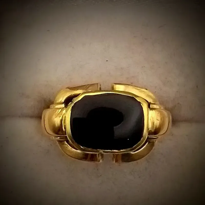 Anillo Fuerte Con Gema Negra