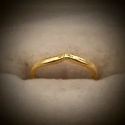 Anillo Fuerte Estilo Aro con una V