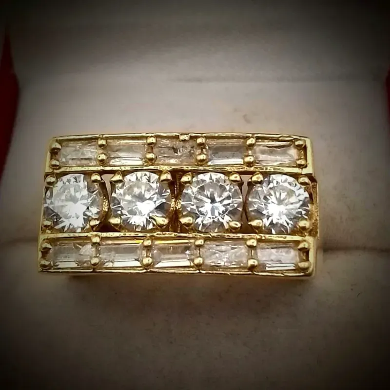 Anillo Fuerte Rectangular Con Circones Blancos