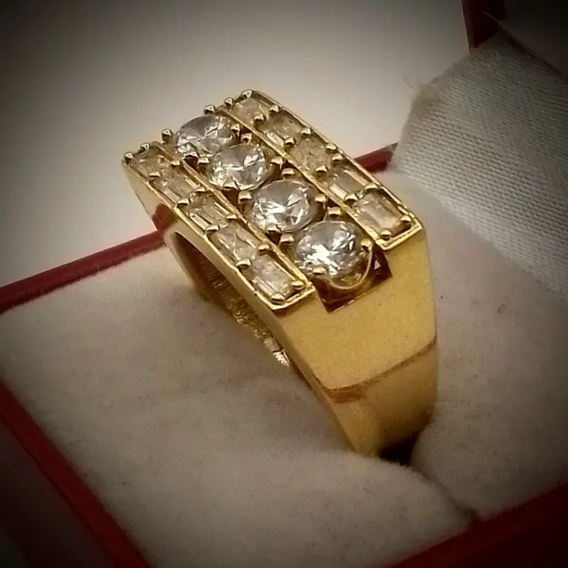 Anillo Fuerte Rectangular Con Circones Blancos