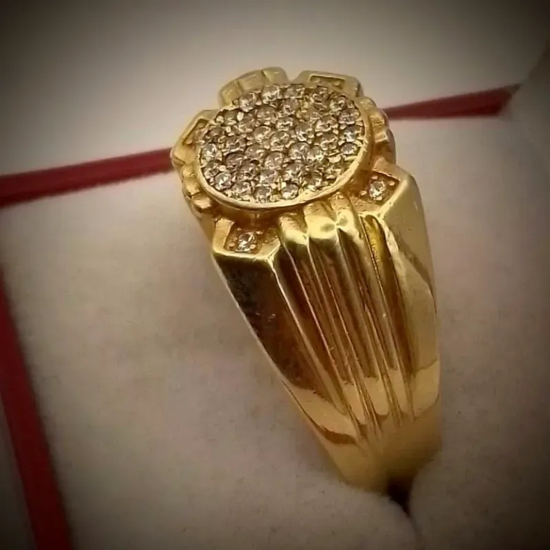 Anillo Macizo Circones Pequeños que hacen un Círculo