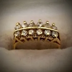 Anillo Macizo Clásico con Dos hileras de Circones Blancos Redondo