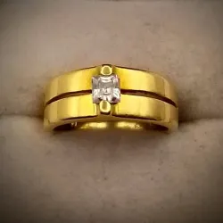 Anillo Macizo Con Circón Blanco Rectangular 18K