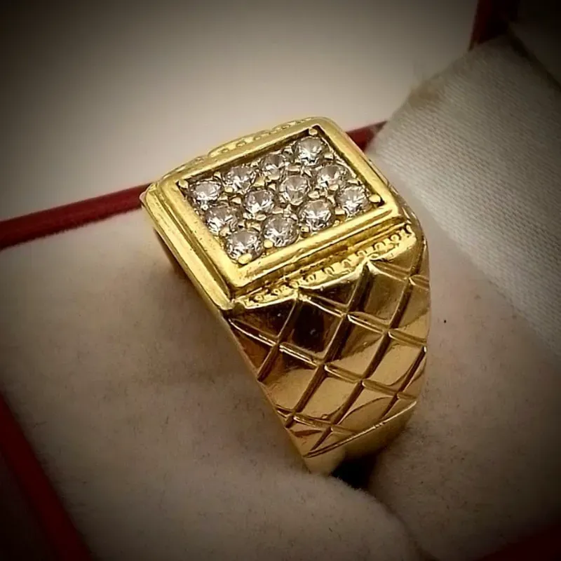 Anillo Macizo Rectangular Con Circones Blancos Redondo