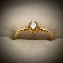 Anillo Nuevo Con Circón Blanco y El Aro Corrugado