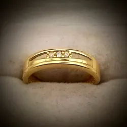 Anillo Nuevo En Forma de Alianza Con 3 Circones