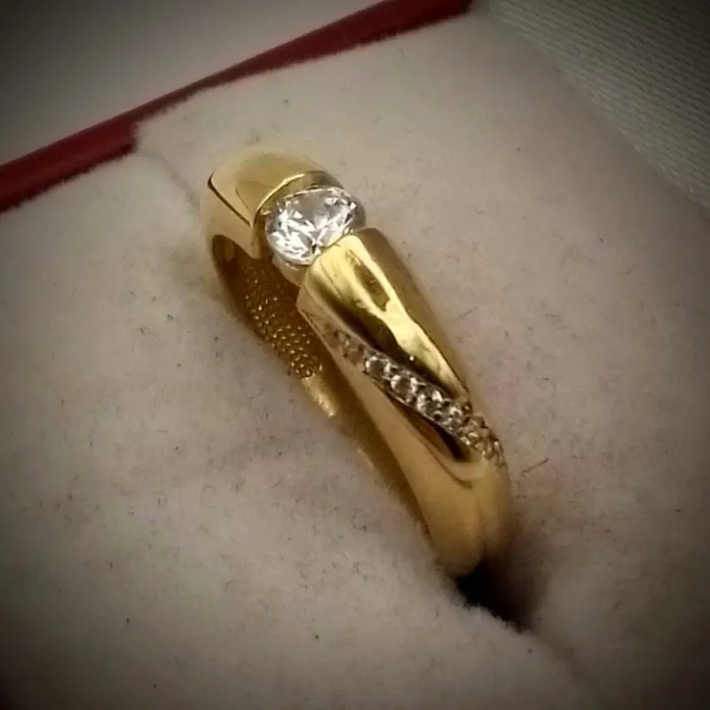 Anillo Original 10K (Nuevo) Macizo Con Circón blanco