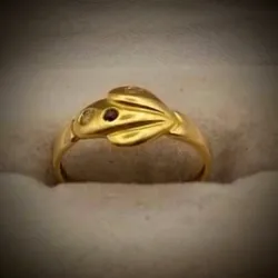 Anillo Original 18K con 3 Gemas Pequeñas