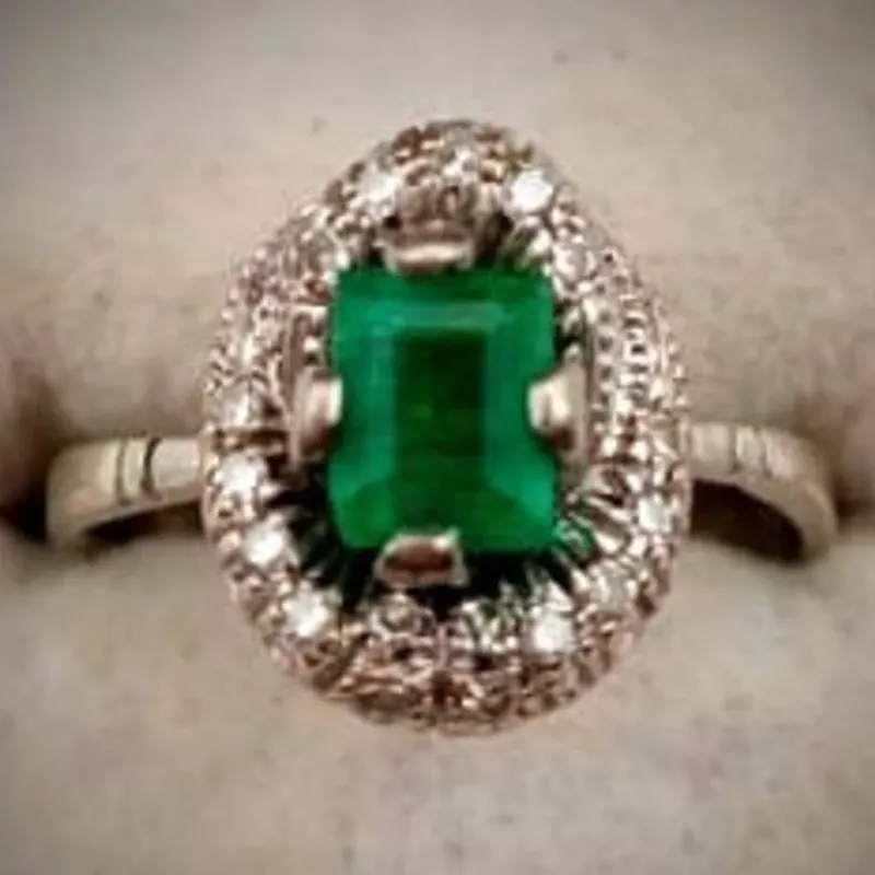 Anillo Original 18K en oro Blanco con brillantes y Esmeralda una pieza exclusiva