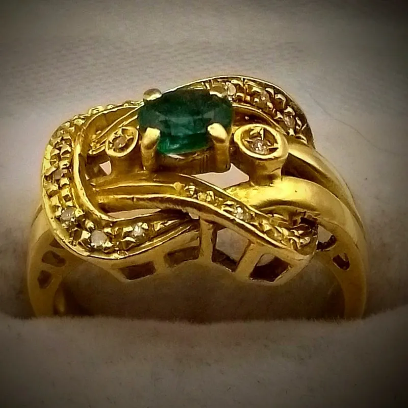 Anillo Original 18K Exclusivo Con Esmeralda