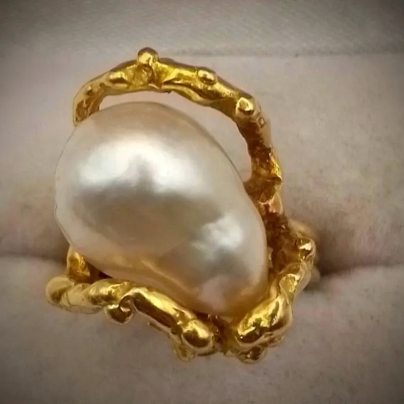 Anillo Original 18K Exclusivo con Perla Natural llamada Imperfecta (Japón)