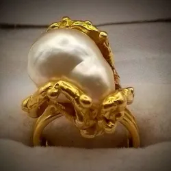 Anillo Original 18K Exclusivo con Perla Natural llamada Imperfecta (Japón)
