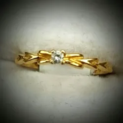 Anillo sencillo con brillante