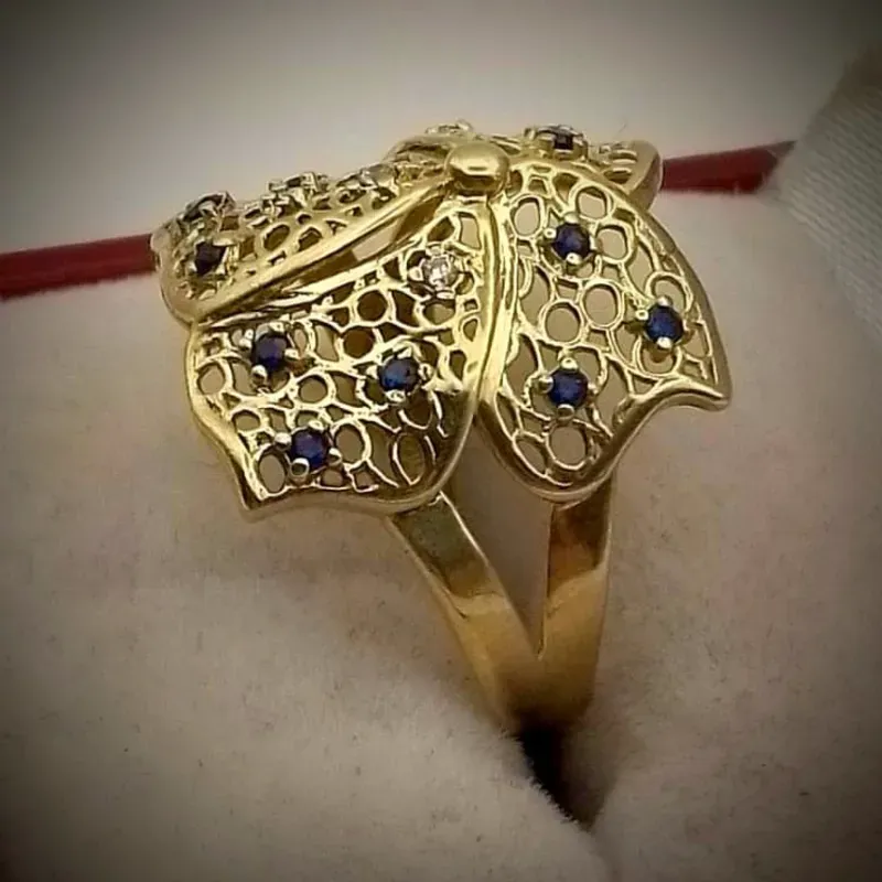 Anillo Tejido Con Volumen Forma De Mariposa