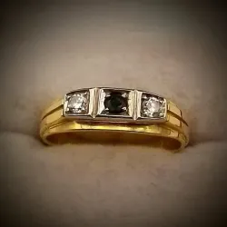 Anillo Tresillo Fuerte Con dos Brillantes 0.04 y Esmeralda