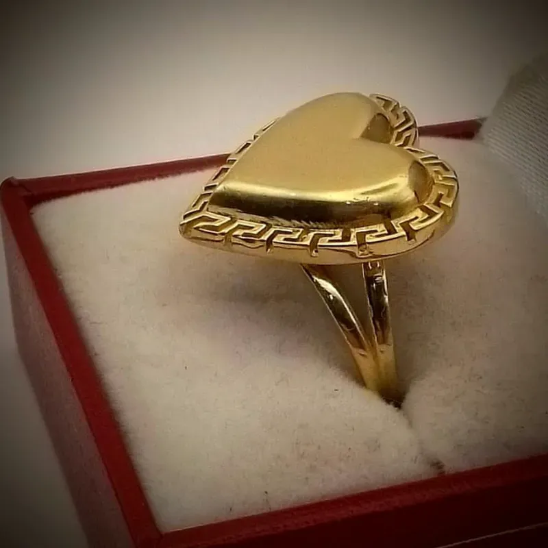 Anillo Versace En Forma de Corazón en Relieve Con Volumen