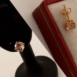 Aretes (Nuevos) de Oro Rosa Con Circón Blanco y cierre mariposa