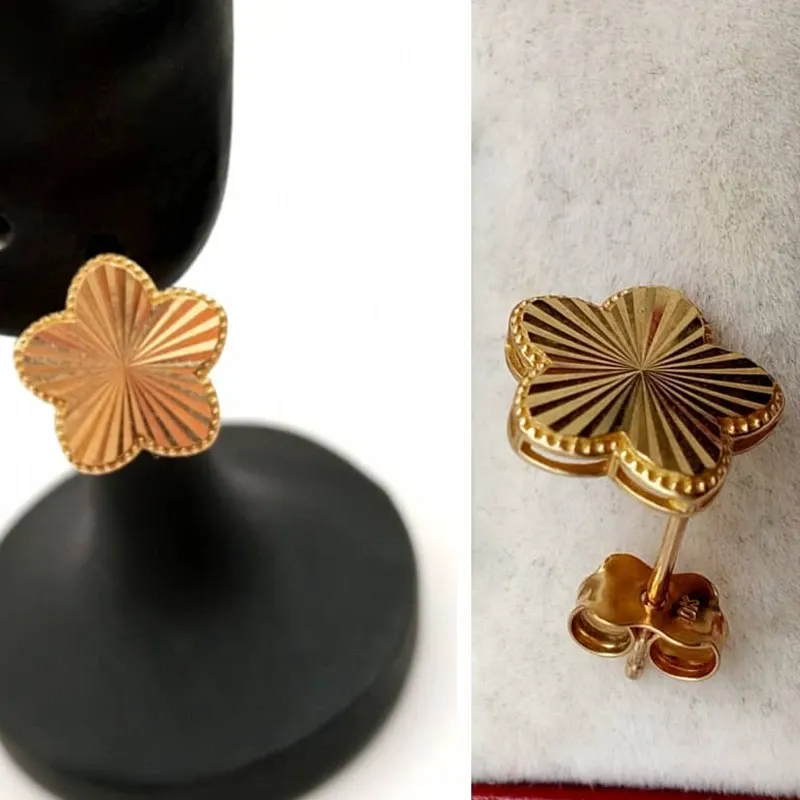 Aretes Originales 10K (NUEVOS) Pegados en Forma de Flor