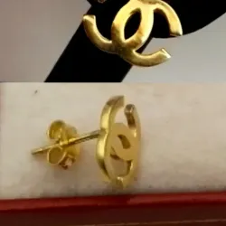 Aretes pegados Chanel