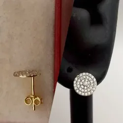 Aretes Pegados Circulares Con Circones Pequeños