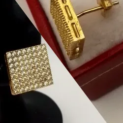 Aretes pegados cuadrados con circones blanco