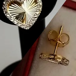 Aretes pegados de corazón con circones blanco por el borde