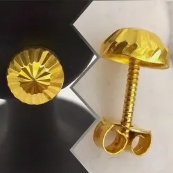 Aretes pegados en forma de sol con cierre de mariposa